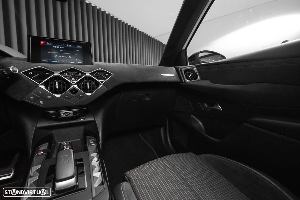 DS DS3 Crossback E-TENSE PERFORMANCE LINE - 13