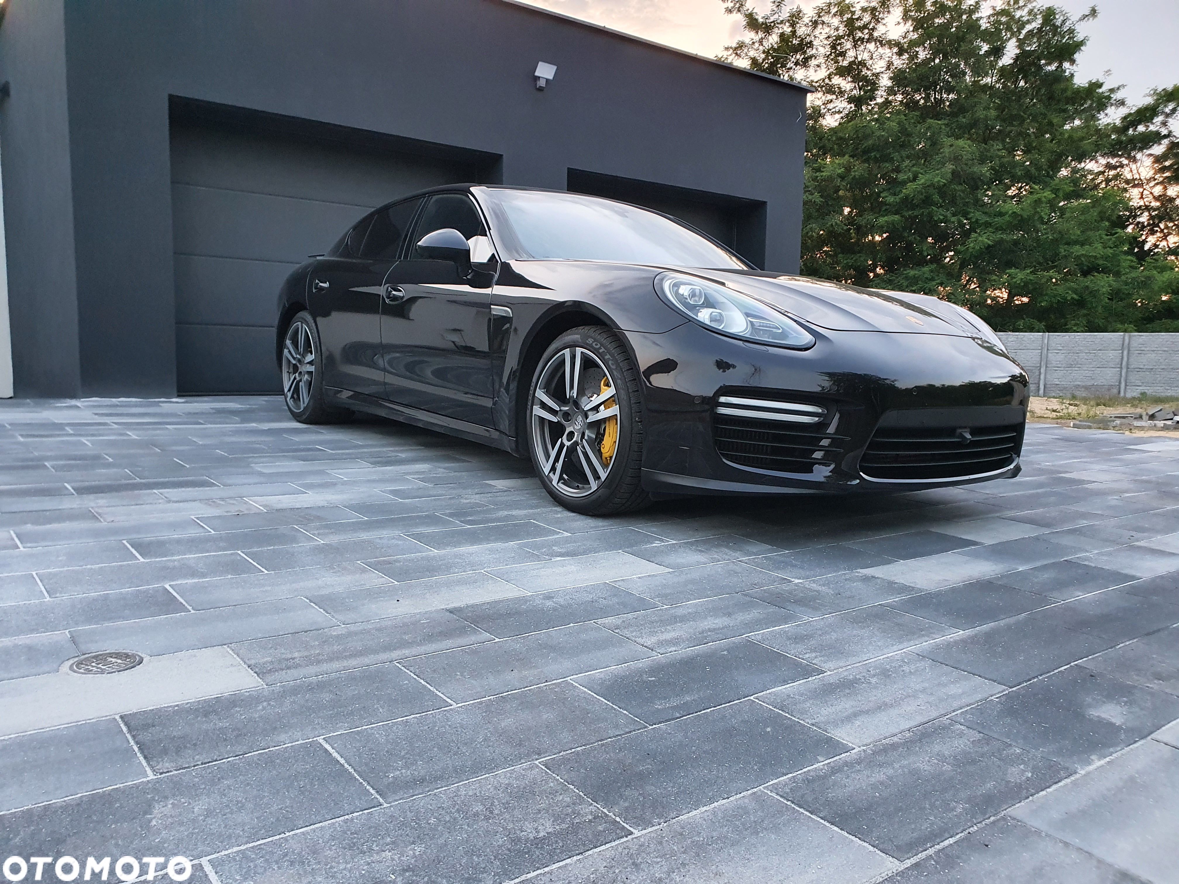 Porsche Panamera - 1