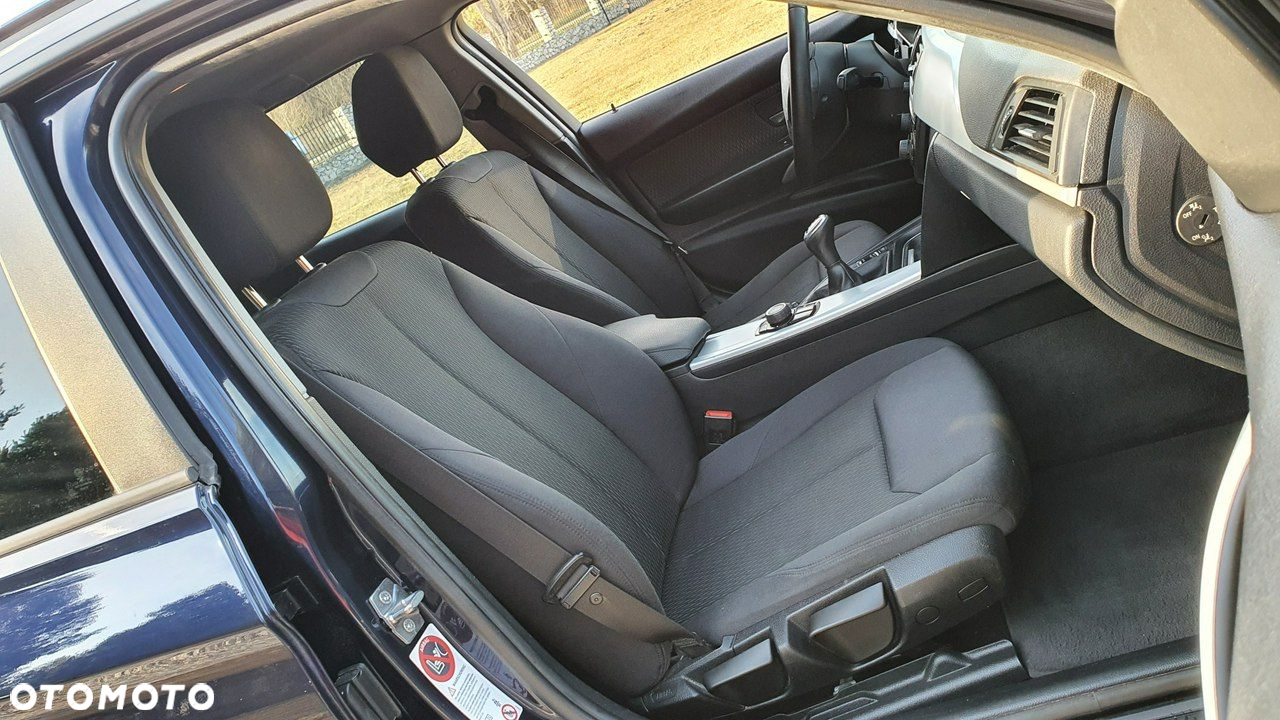 BMW Seria 3 320d DPF Touring - 8