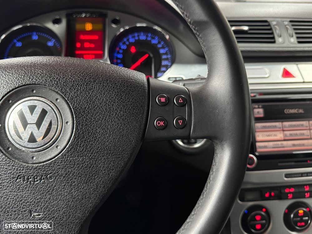 VW Passat Variant 2.0 TDI Highline - 23