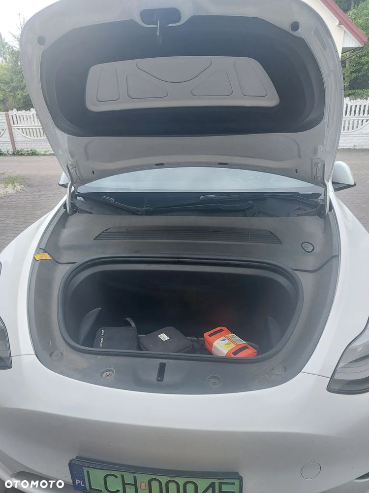 Tesla Model Y - 6