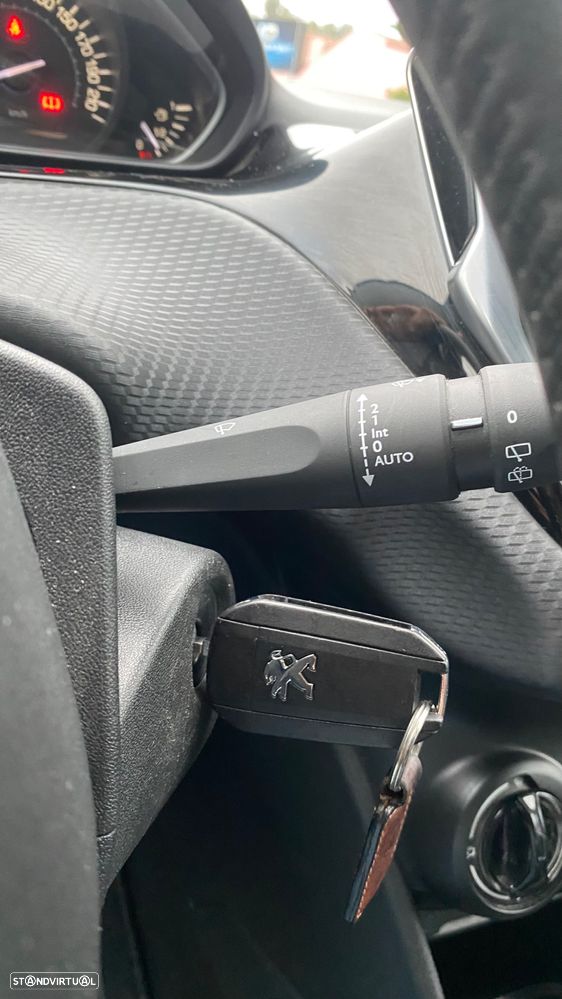 Peugeot 208 1.2 PureTech Signature - 31