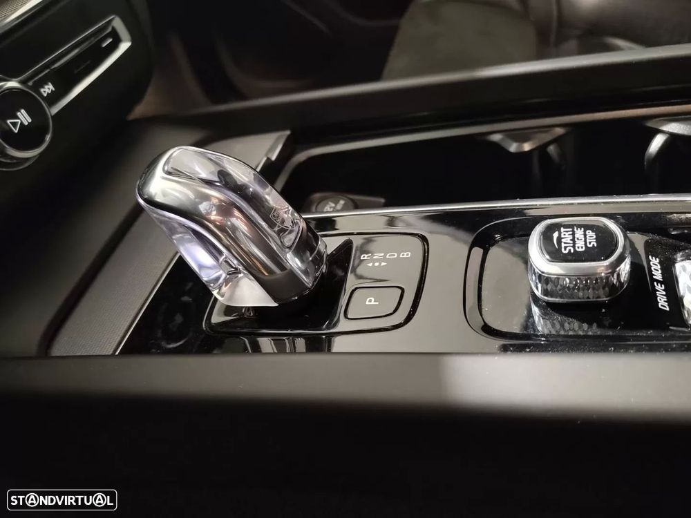 Volvo XC 60 2.0 T8 PHEV R-Design AWD - 11