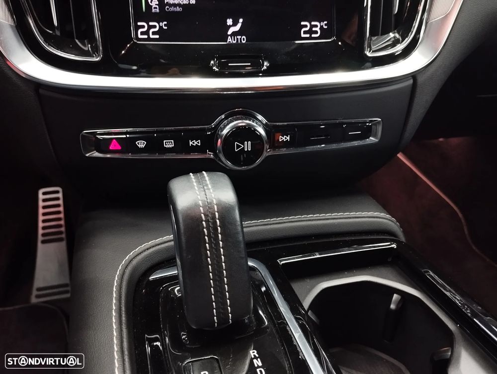 Volvo S60 2.0 T8 PHEV R-Design AWD - 30