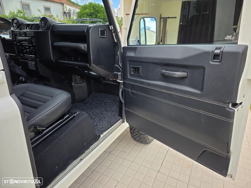 Land Rover Defender 90 2.4 CRD S - 46