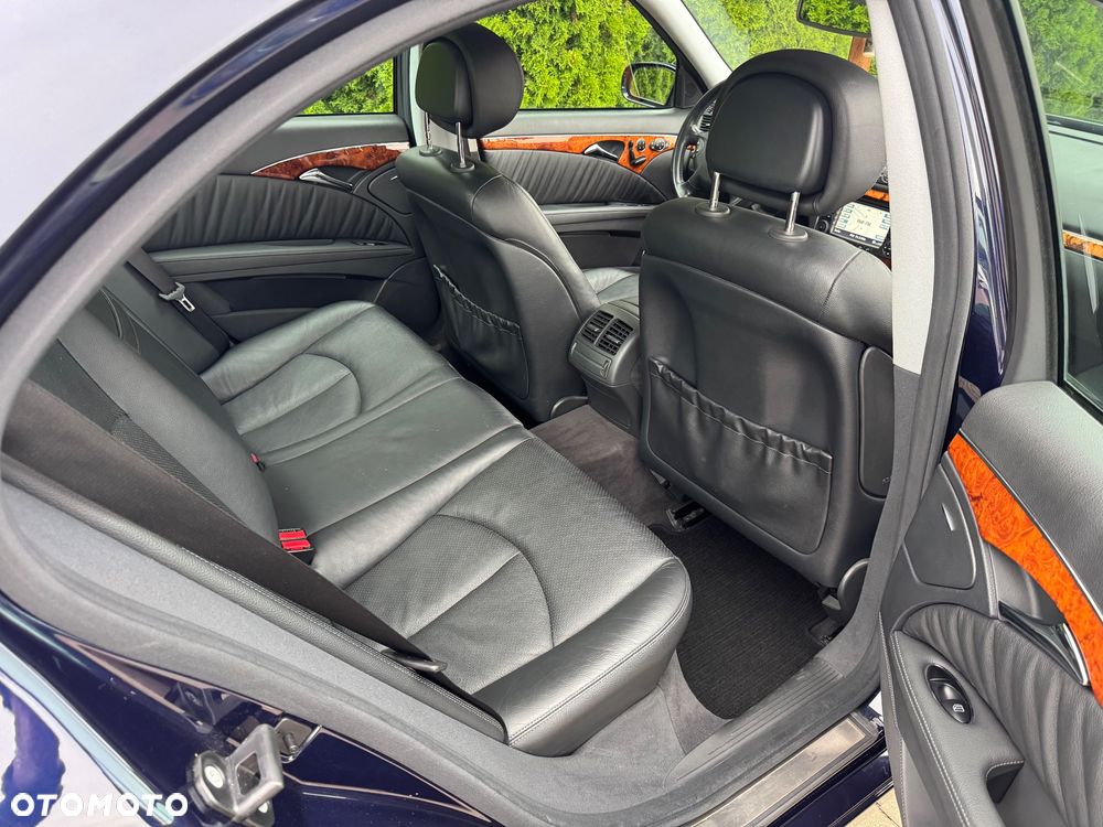 Mercedes-Benz Klasa E 350 4Matic Automatik Elegance - 32