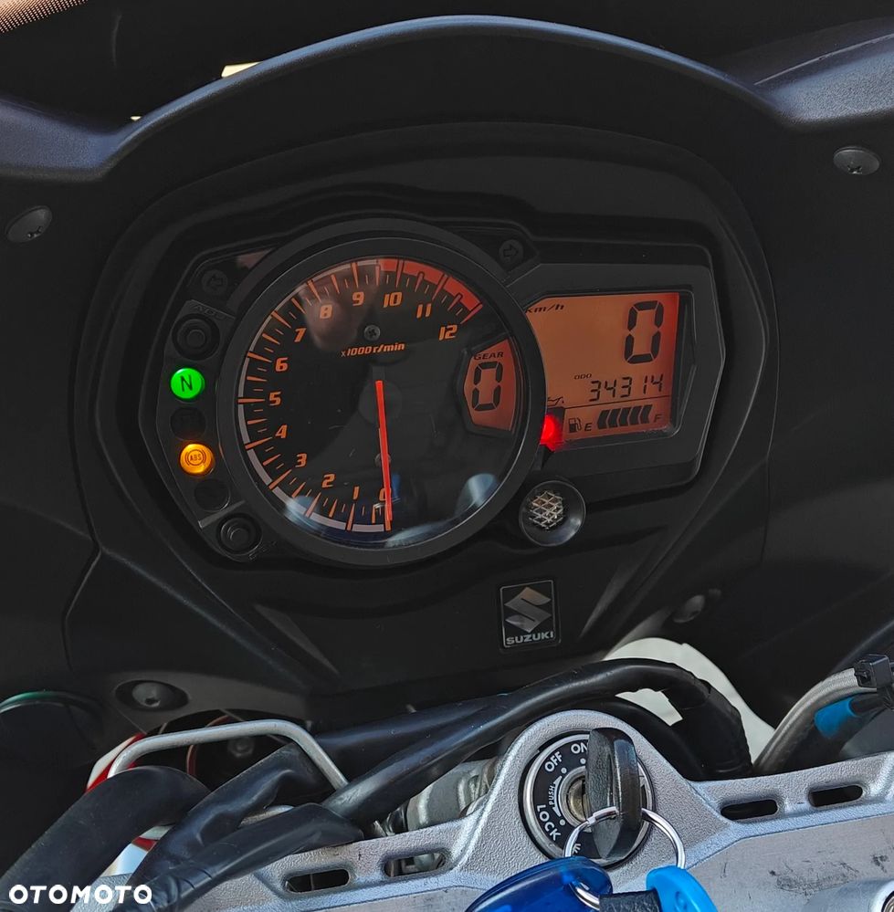 Suzuki GSX - 11