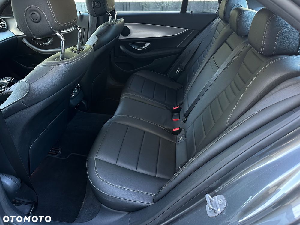 Mercedes-Benz Klasa E 200 4-Matic 9G-TRONIC - 12