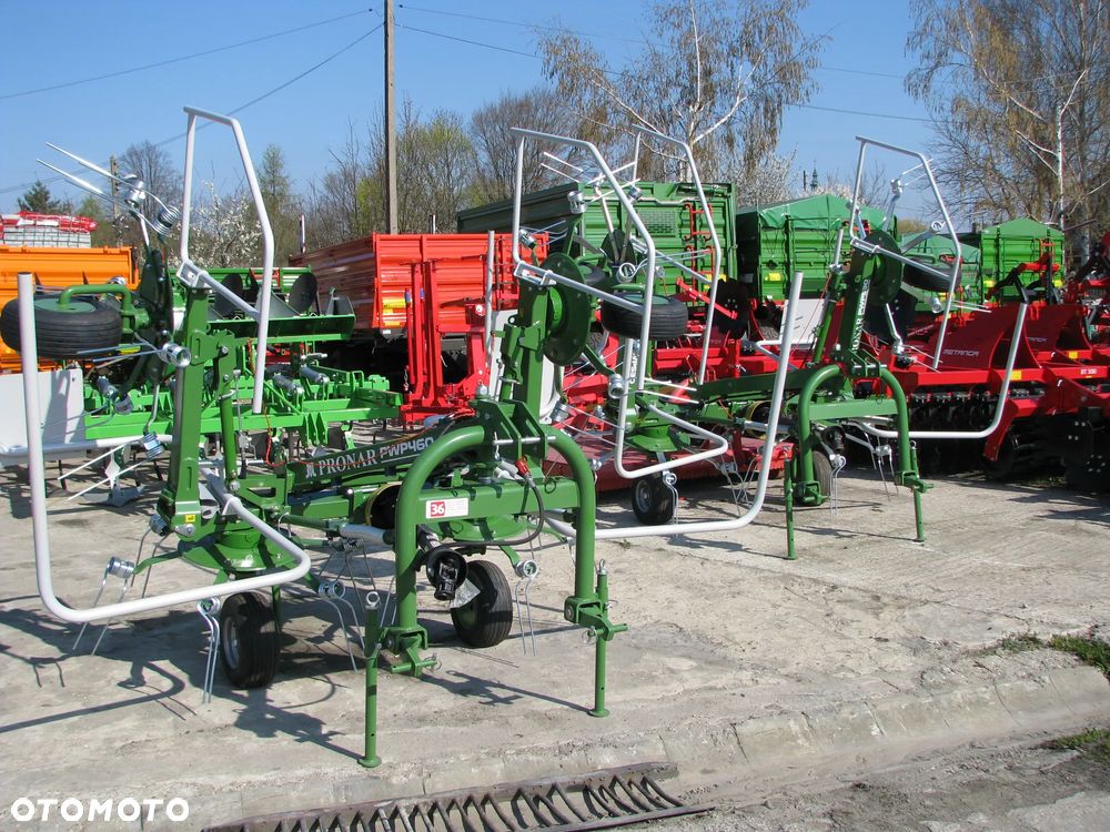 Pronar Przetrząsacz PWP530, PWP460 Pronar; ZKP770, ZKP-530, ZKP460 Inter-Tech; Z528 Kowalski; ZGRABIARKA ZKP420 Pronar, ZK42, ZK36 Kowalski; ZKT-420 Inter-Tech; ZK320 Mesko Rol; ZG-350 Euro-Masz; Przetrząsaczo-Zgrabiarka Z-275 Mesko-Rol; Przetrząsaczo zgraniarka taśmowa WIRAX, Akpil "OSA" - 4