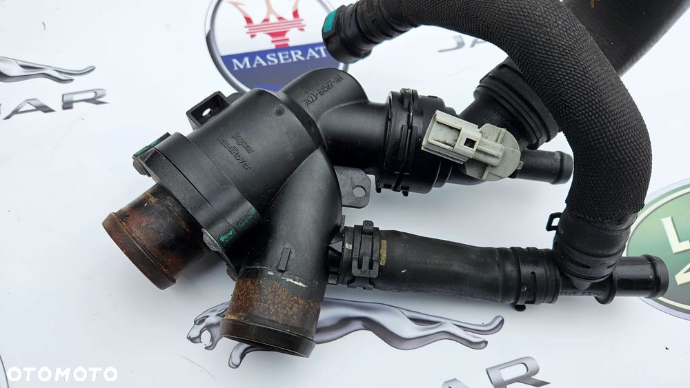 Jaguar XJ 351 2010-2015  3.0 SC 306PS 340 KM 5.0 508PN 385 KM 5.0 SC 510KM 508PS Termostat Króciec termostatu Przewód wody Rurka Obudowa termostatu 8W93-8A587-AG DX23-9A587-AA - 11