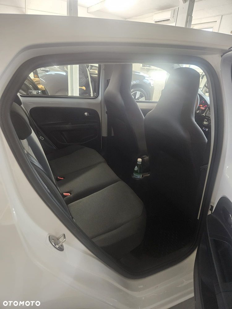Volkswagen up! - 8
