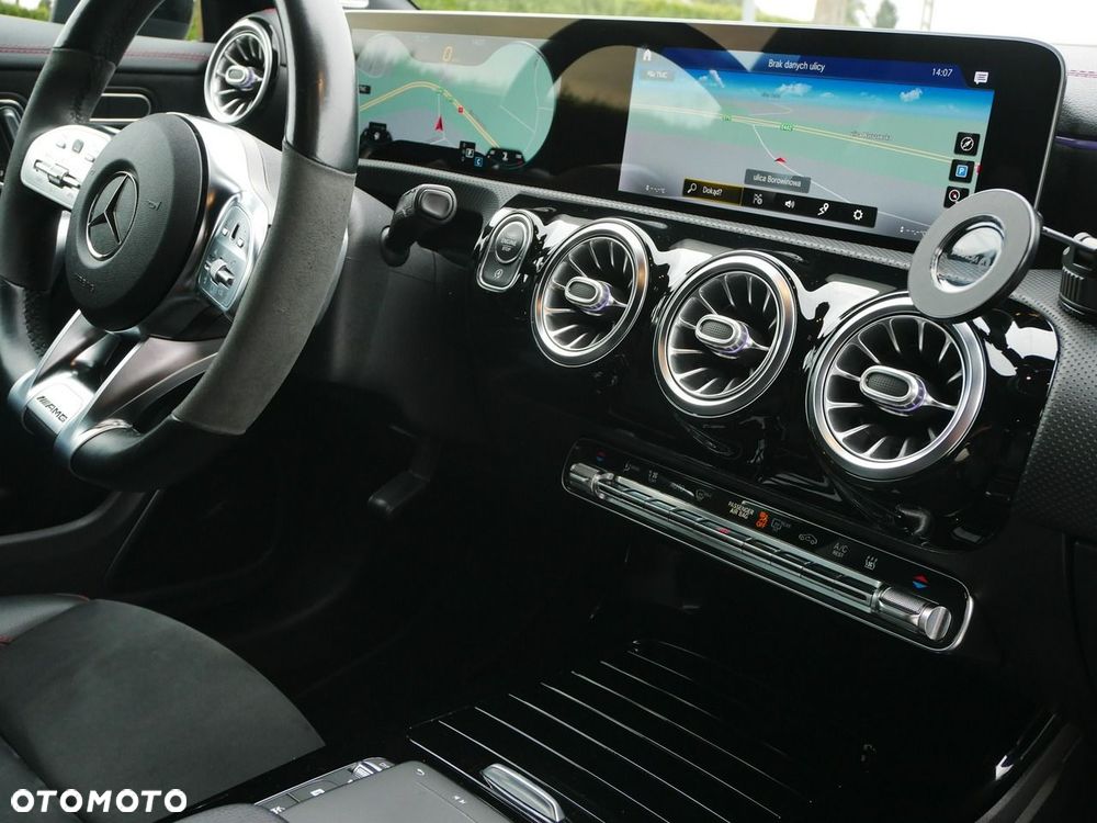 Mercedes-Benz CLA 250 4-Matic AMG Line 7G-DCT - 34