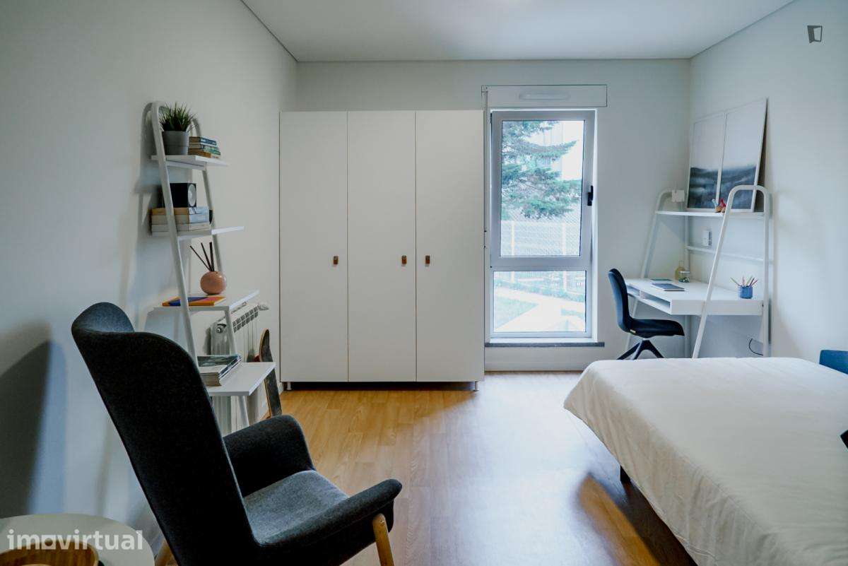 Residência com 40 quartos - localizado em Paranhos Porto - Grande imagem: 2/5