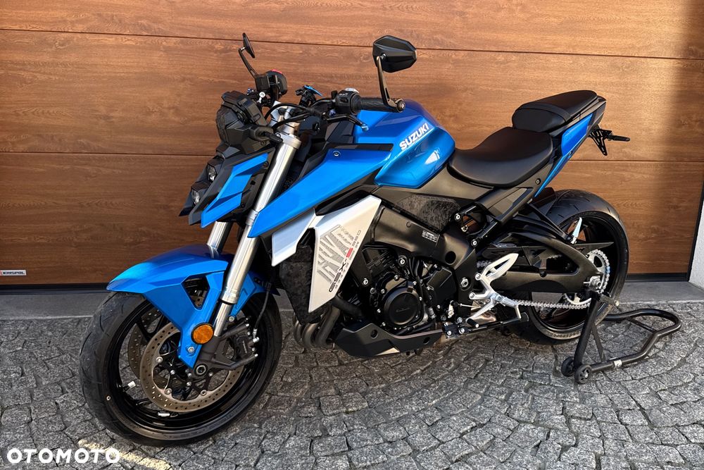 Suzuki GSX - 19