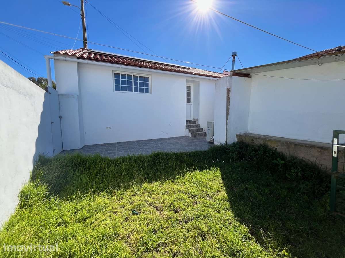 Moradia T2 renovada com logradouro | Entre Ericeira e Santa Cruz - Grande imagem: 2/60