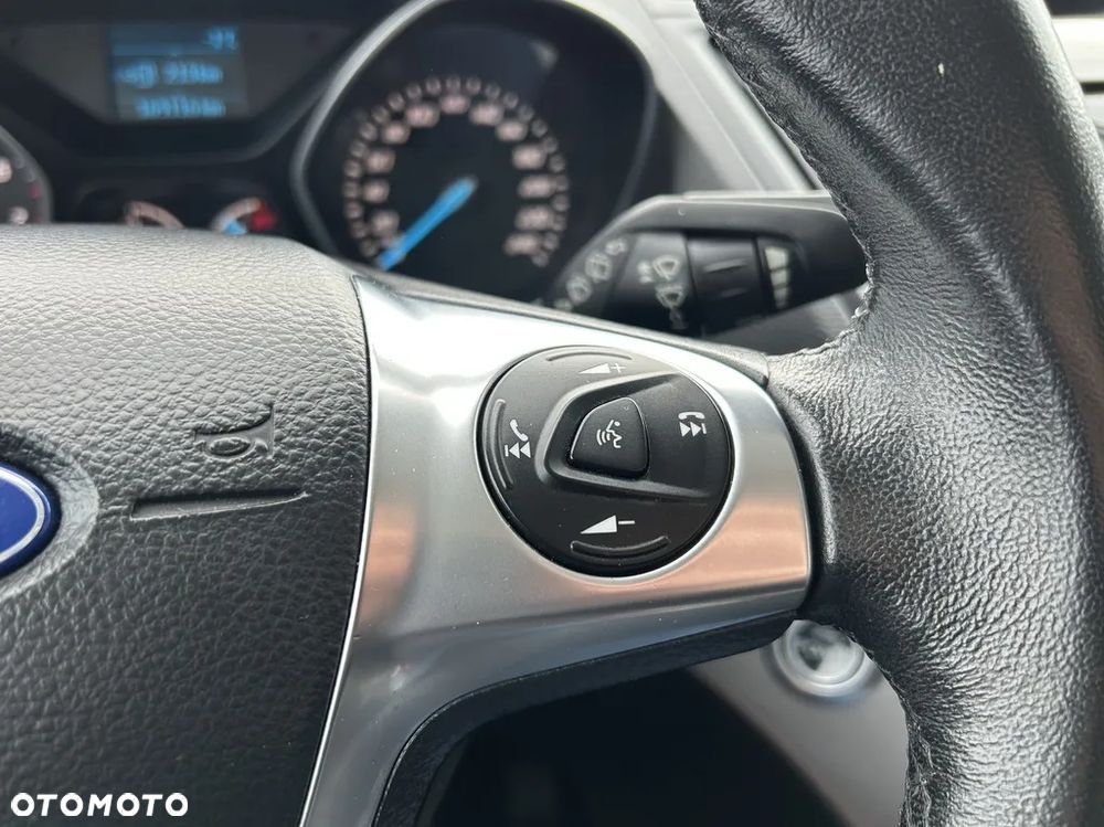 Ford Kuga - 25