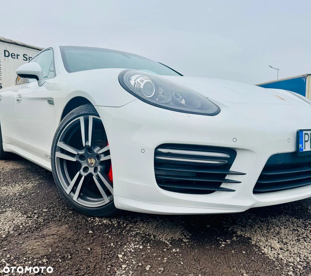 Porsche Panamera - 1