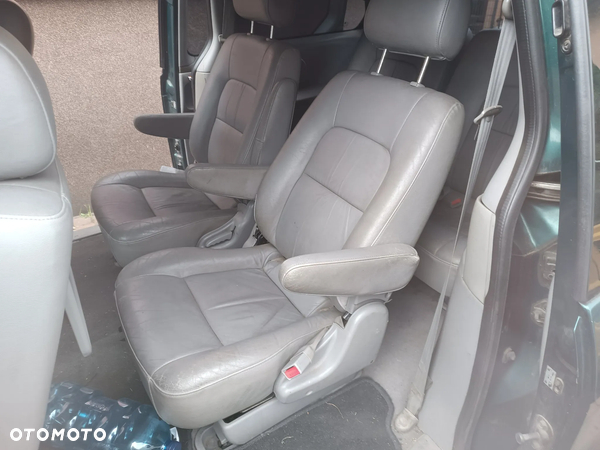 Kia Carnival siedzenie tylne fotel tył tylny 2 II rząd Kapitański Bus Kamper