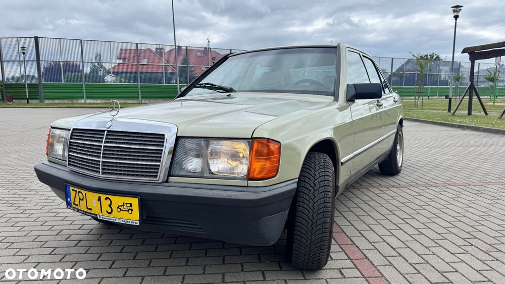 Mercedes-Benz W201 (190) - 1