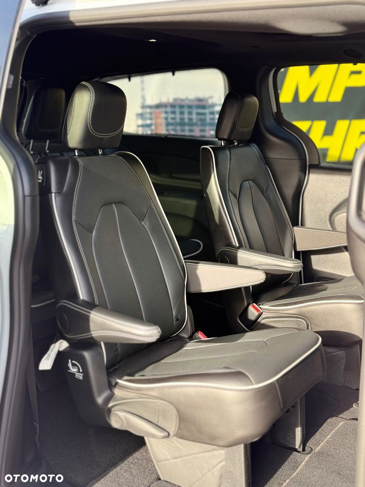 Chrysler Pacifica - 26