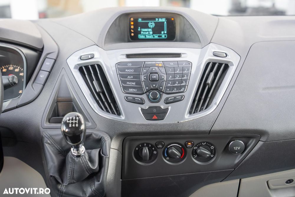 Ford Tourneo Custom - 13