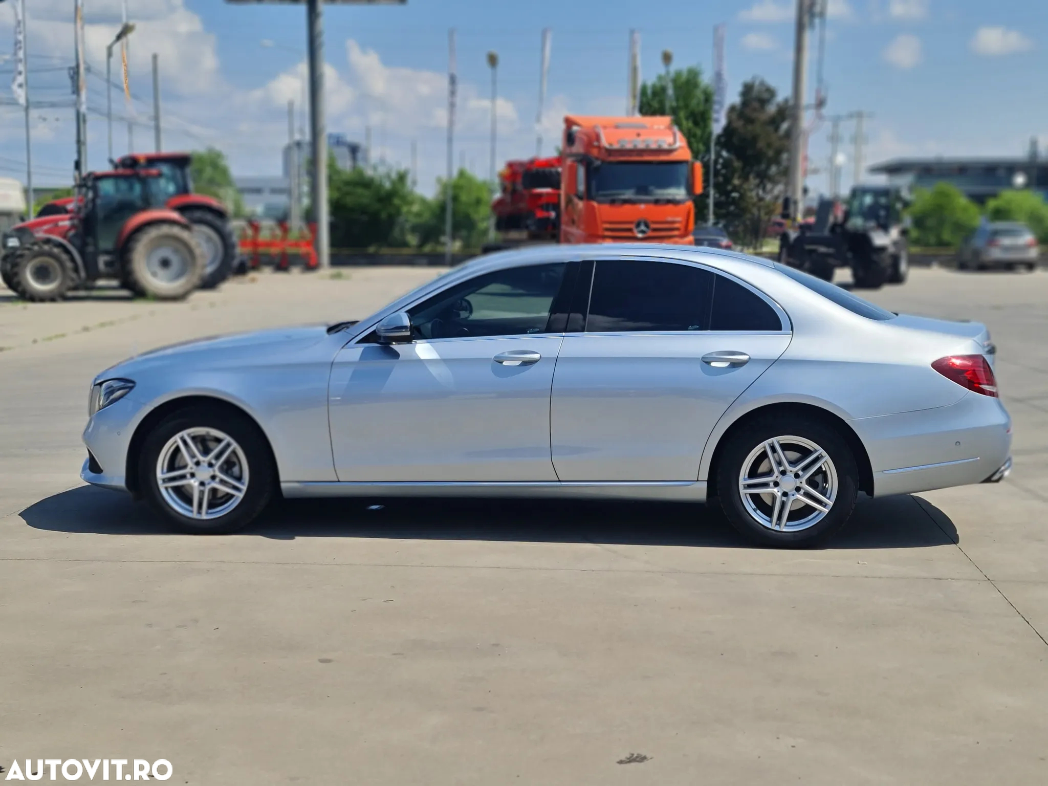 Mercedes-Benz E 220 d T 9G-TRONIC - 8