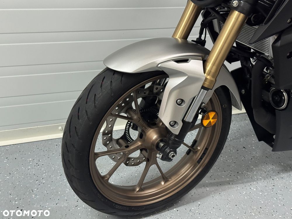 Honda CB - 23