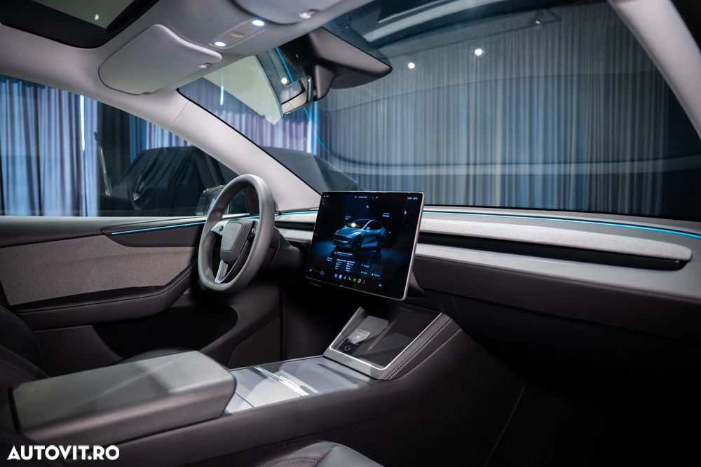 Tesla Model Y Long Range RWD - 35