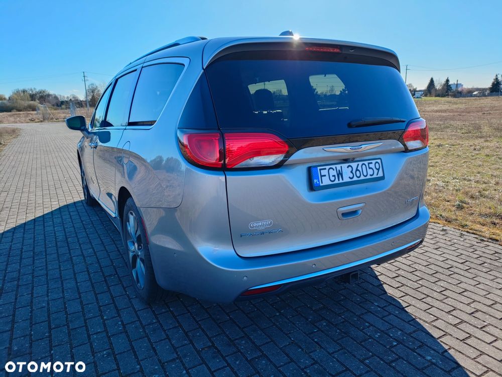 Chrysler Pacifica - 4