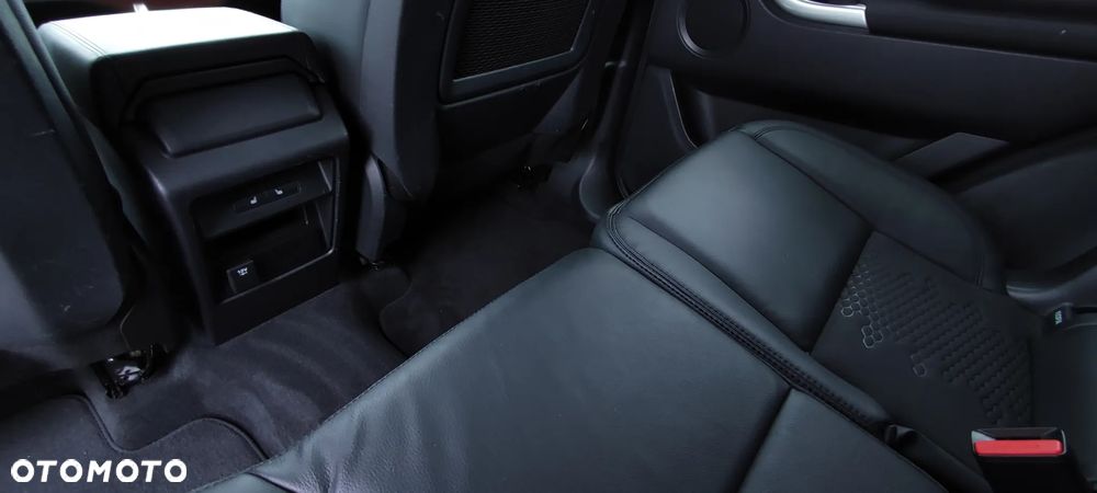 Land Rover Discovery Sport - 32