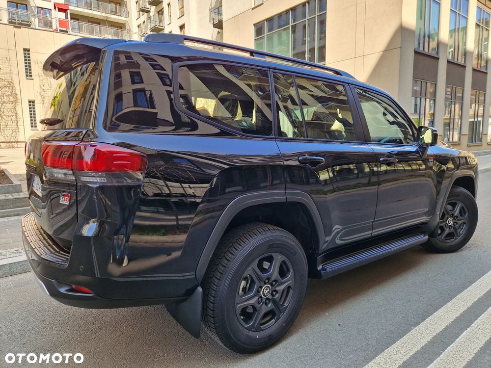 Toyota Land Cruiser - 7