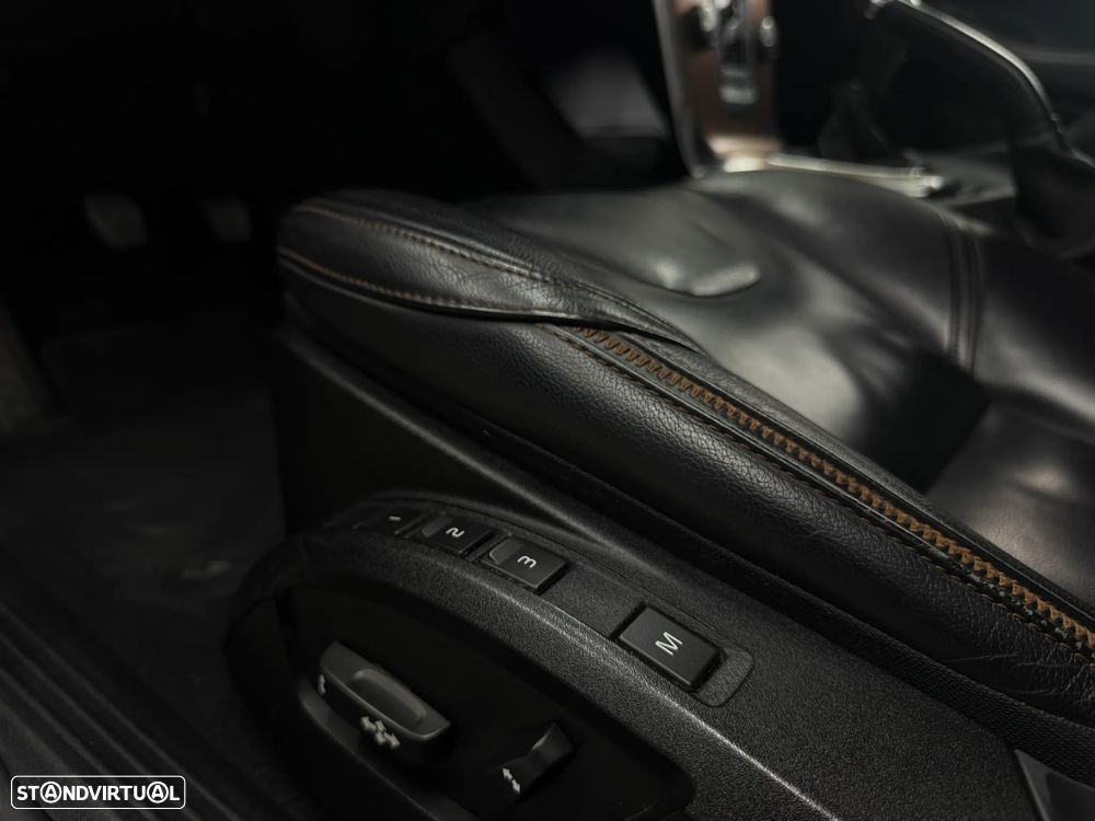 Volvo V40 Cross Country 2.0 D3 Momentum - 21