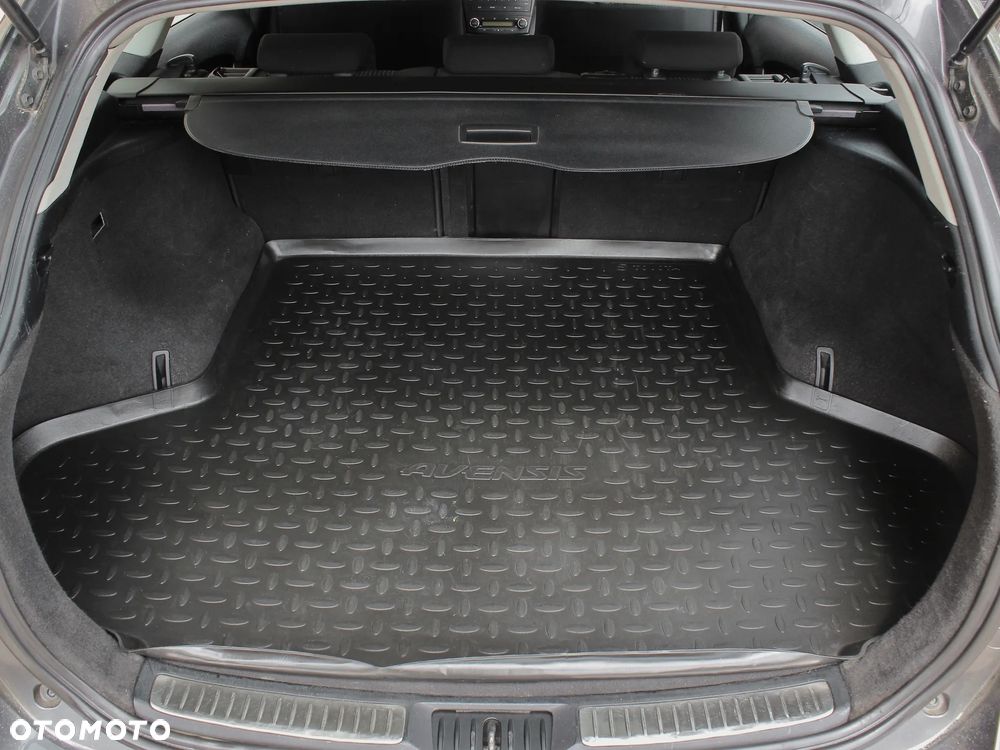 Toyota Avensis 1.8 Premium MS - 25