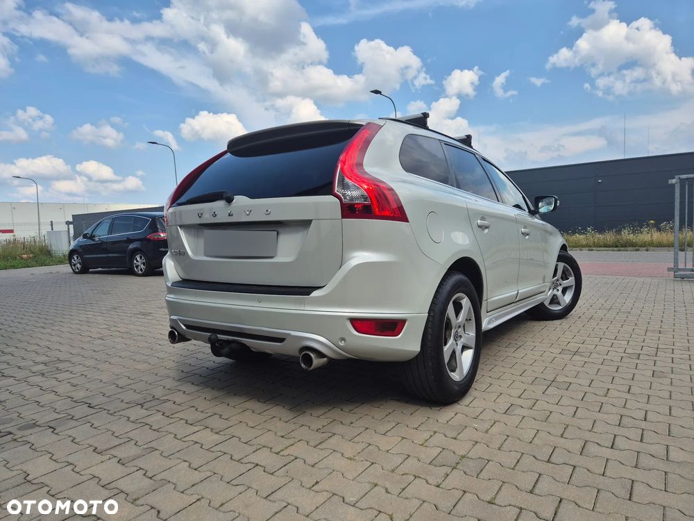 Volvo XC 60 2.4D R-Design - 27
