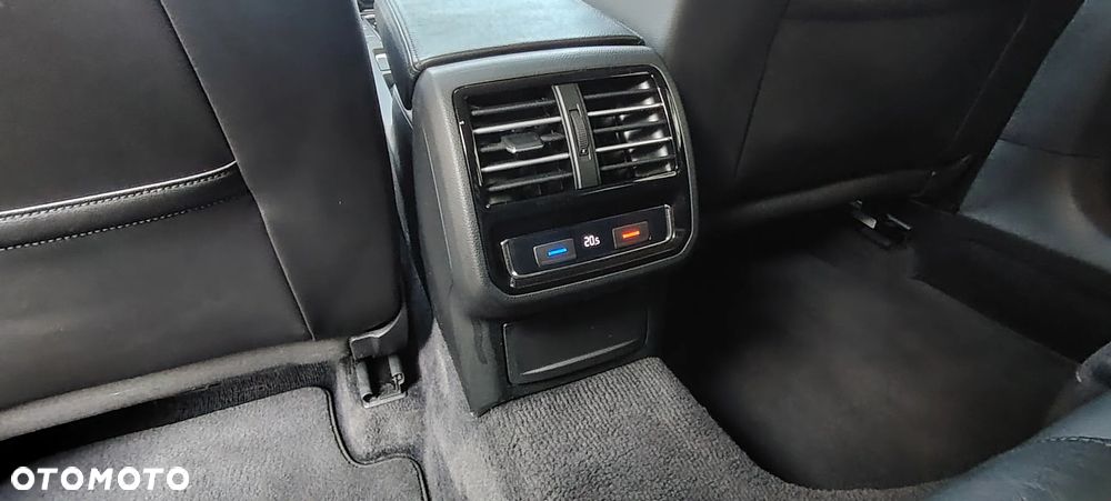 Volkswagen Passat - 13