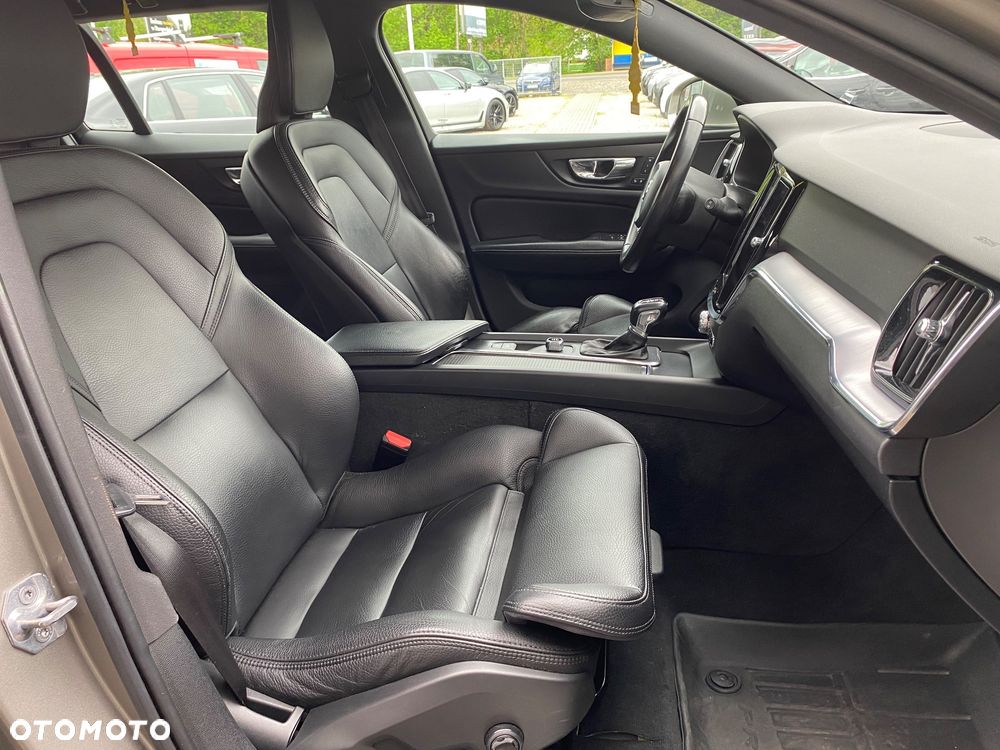 Volvo V60 D4 Geartronic Summum - 27