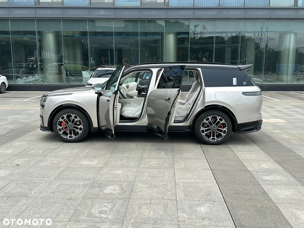 Lynk & Co 900 - 32