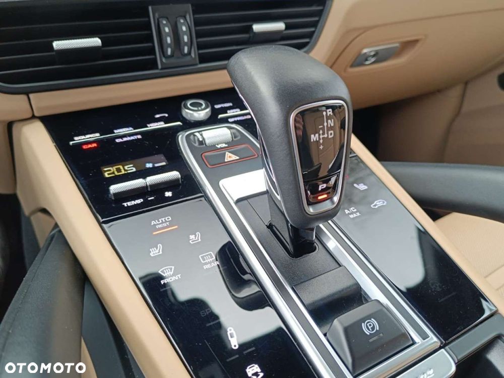 Porsche Cayenne - 30