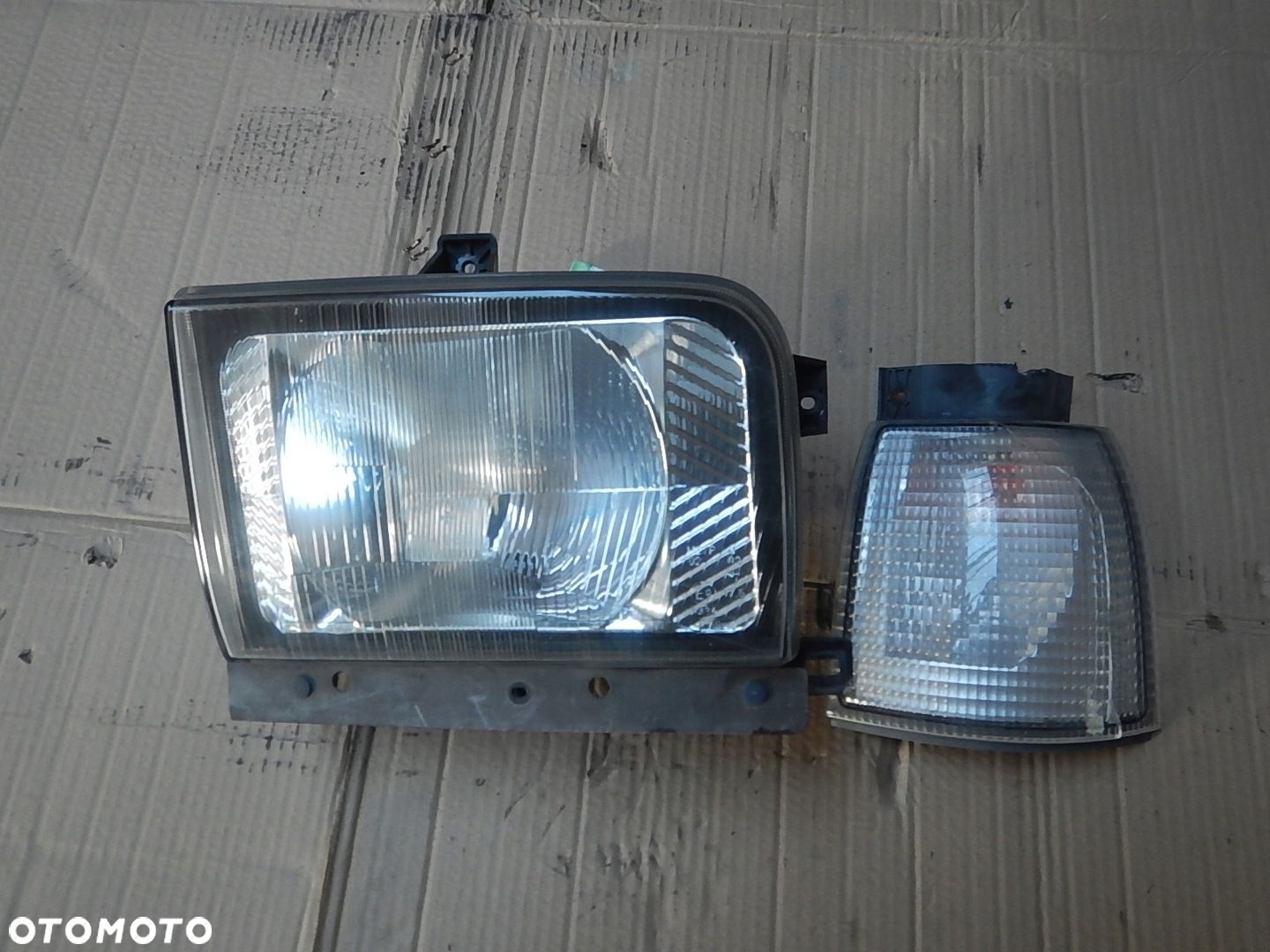 LAMPA PRZOD LEWA NISSAN CABSTAR 2004r 26010-9X204 - 2