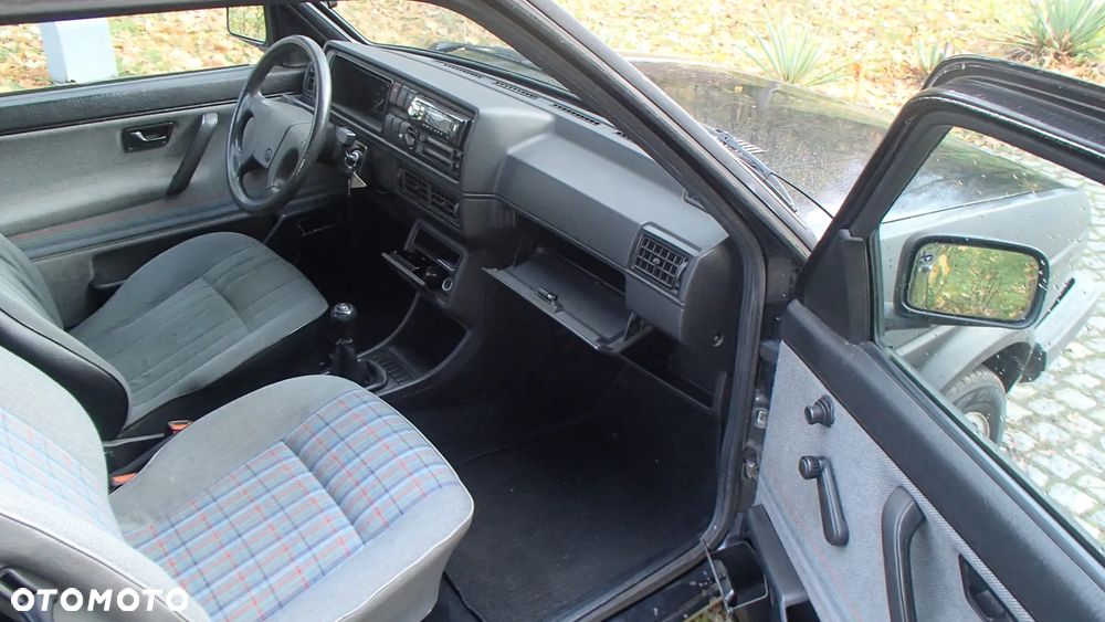 Volkswagen Golf 1.3 - 19