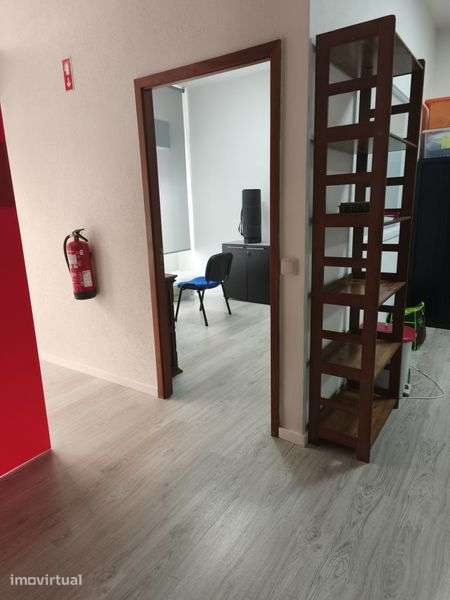 Loja/escritório, em Valadares, para arrendar 128m2 com WC e sala de re - Grande imagem: 2/11