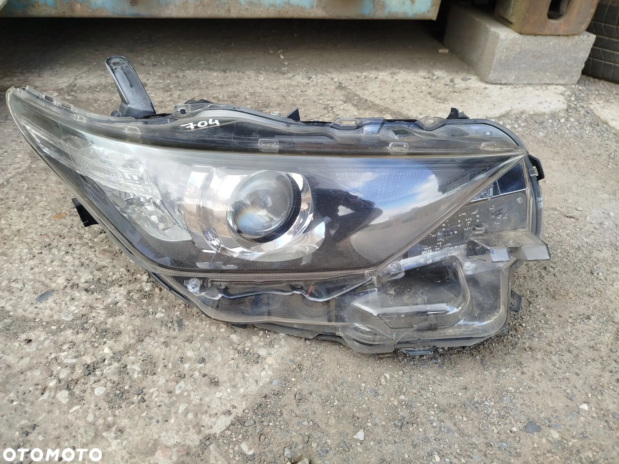 Toyota Auris II soczewka LED lampa prawa prawy przód - 1