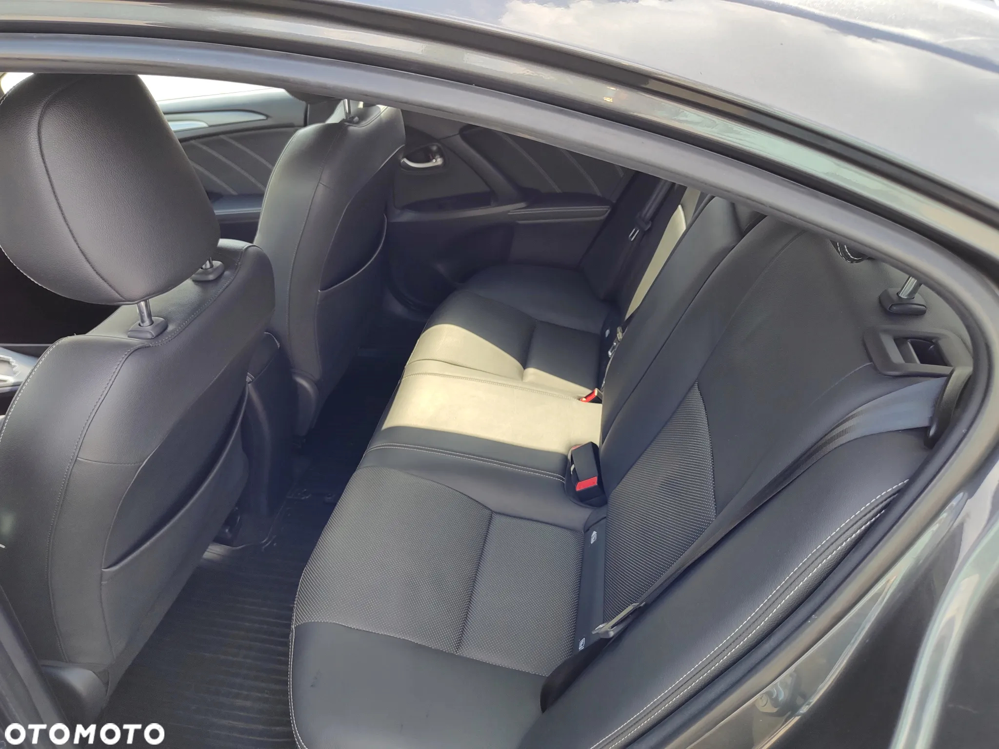 Toyota Avensis - 10