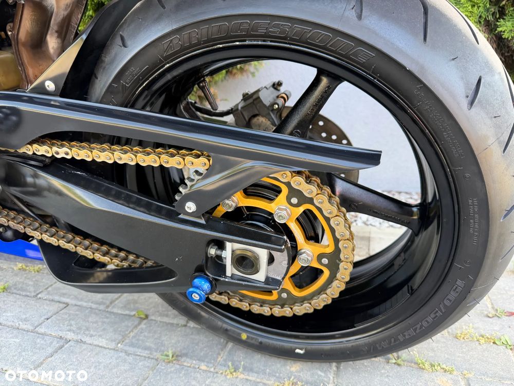 Yamaha R1 - 33