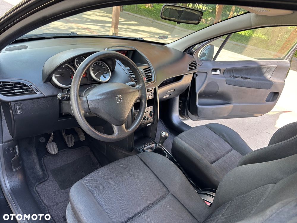 Peugeot 207 1.4 16V Presence - 17