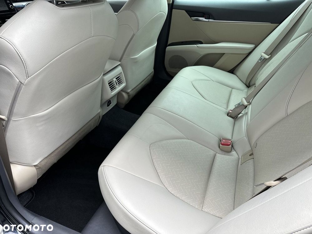 Toyota Camry - 12