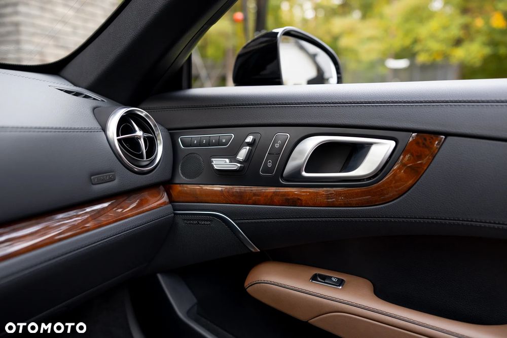 Mercedes-Benz SL - 24