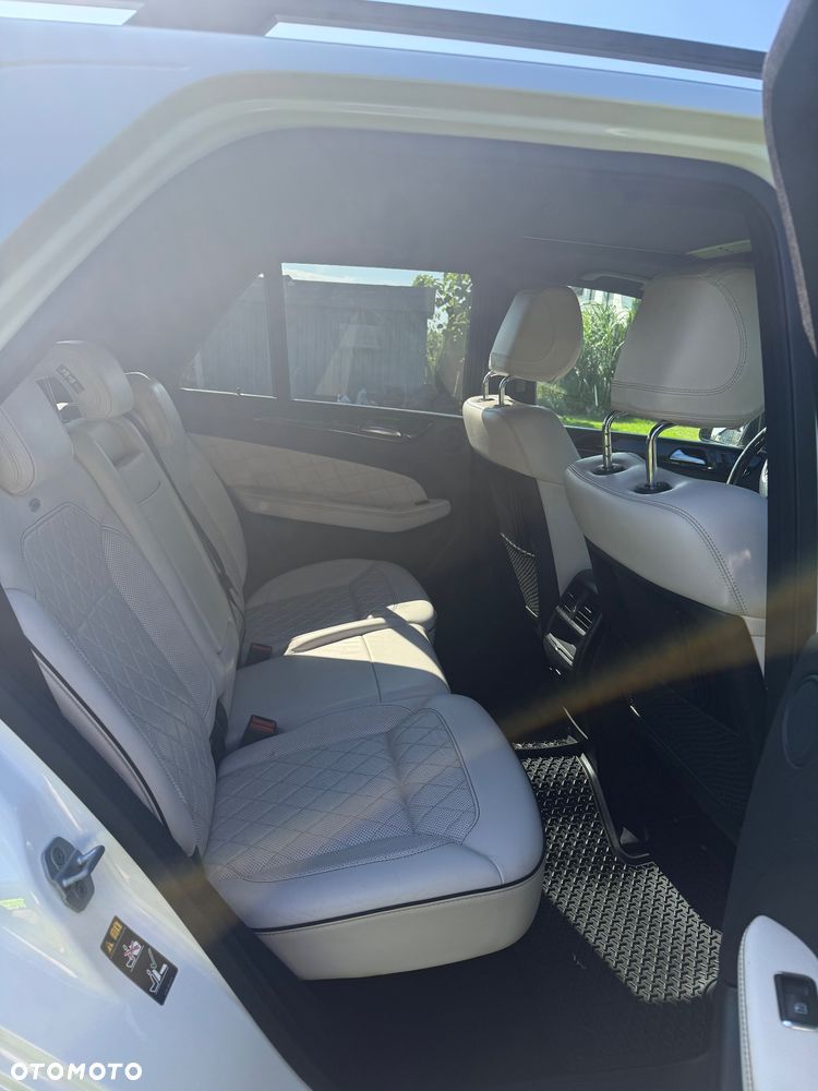 Mercedes-Benz ML - 10