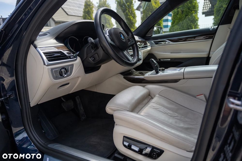 BMW Seria 7 730d - 32