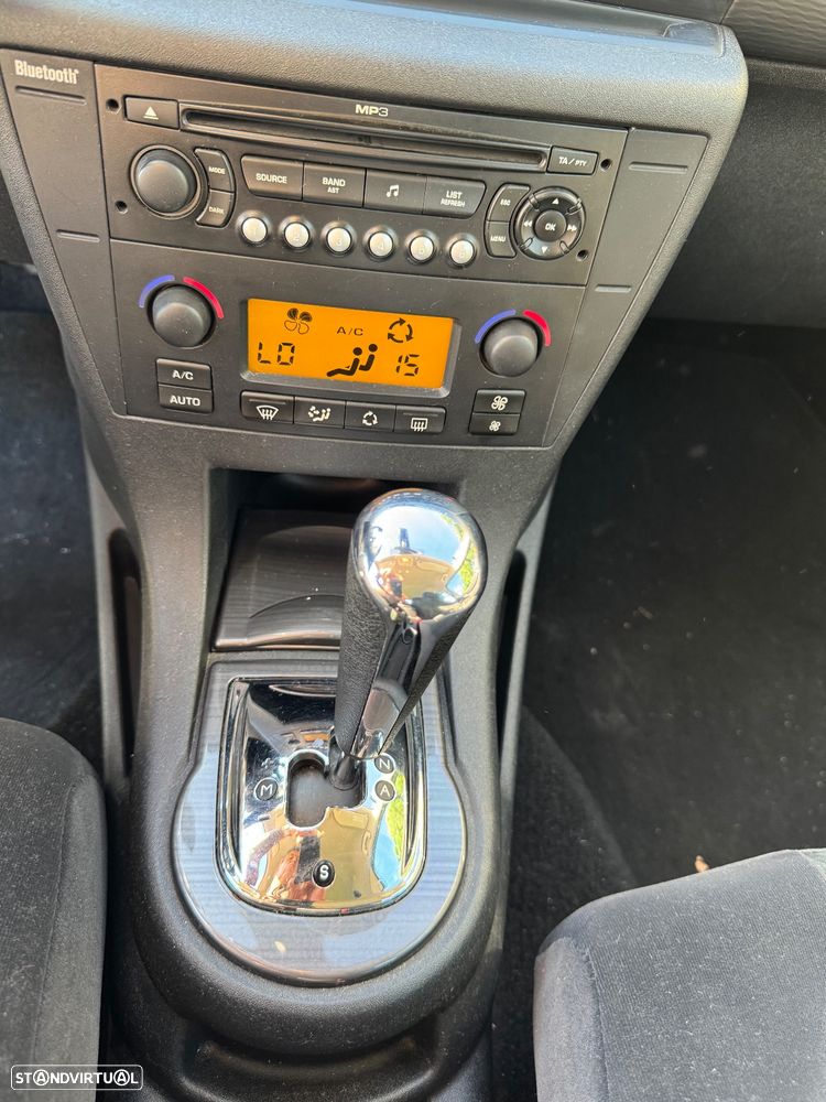 Citroën C4 Coupe HDi 110 FAP EGS6 Tendance - 4